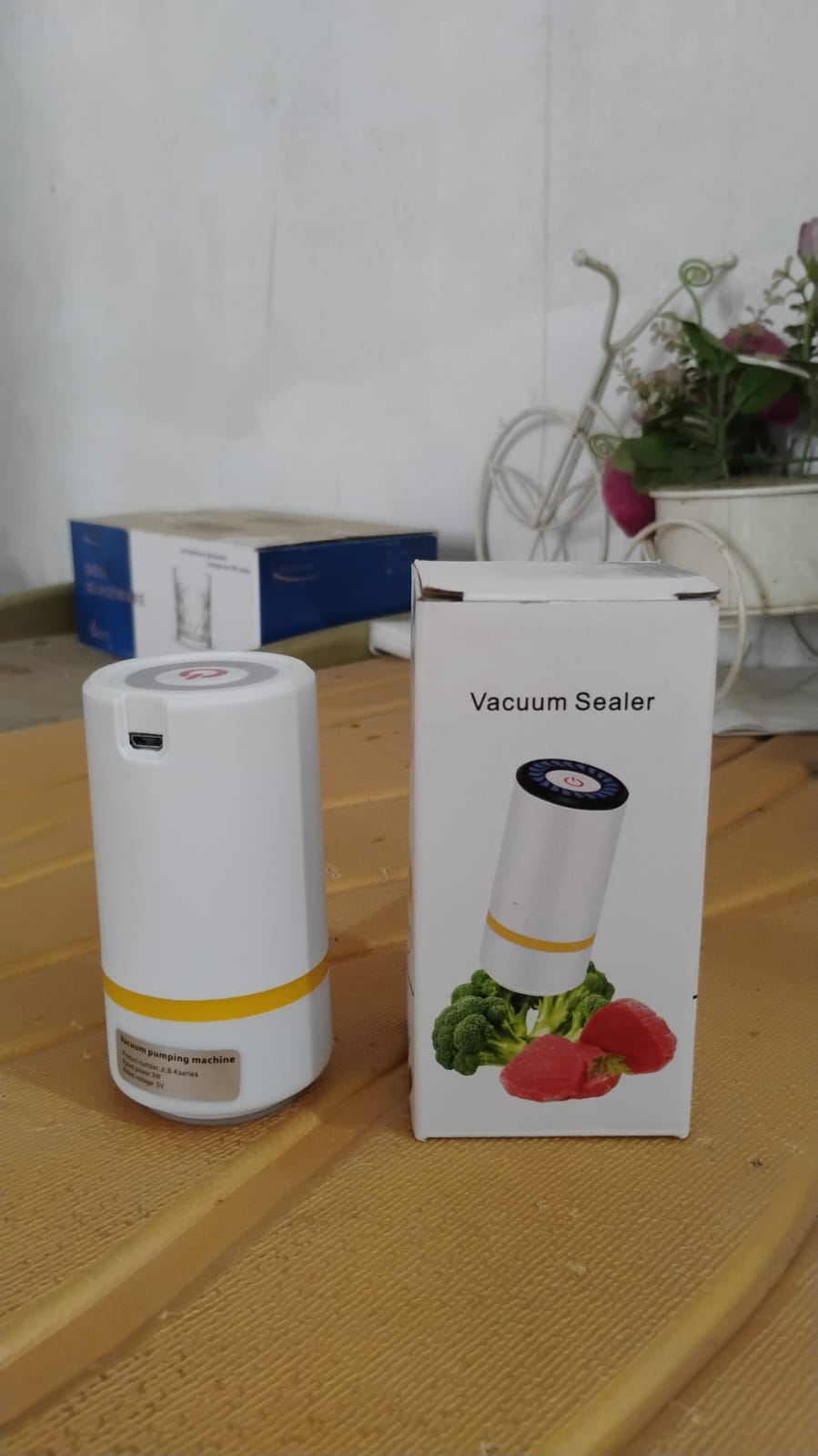 Portable USB Rechargeable Vacuum Sealer Machine (1 Pc) Portable USB Rechargeable Vacuum Sealer Machine (1 Pc)